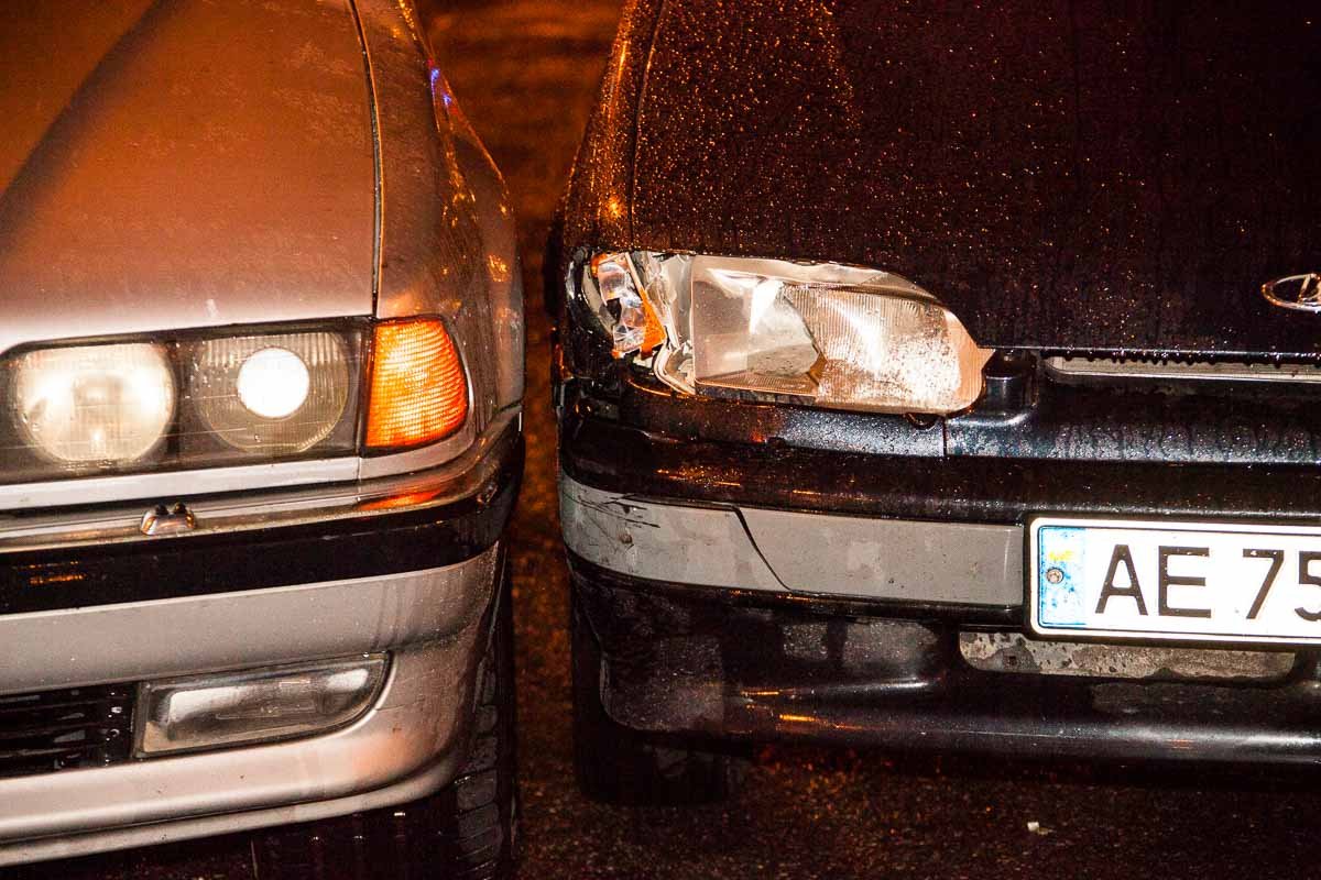 Возле Вокзальной площади пустую дорогу не поделили BMW и ВАЗ 1