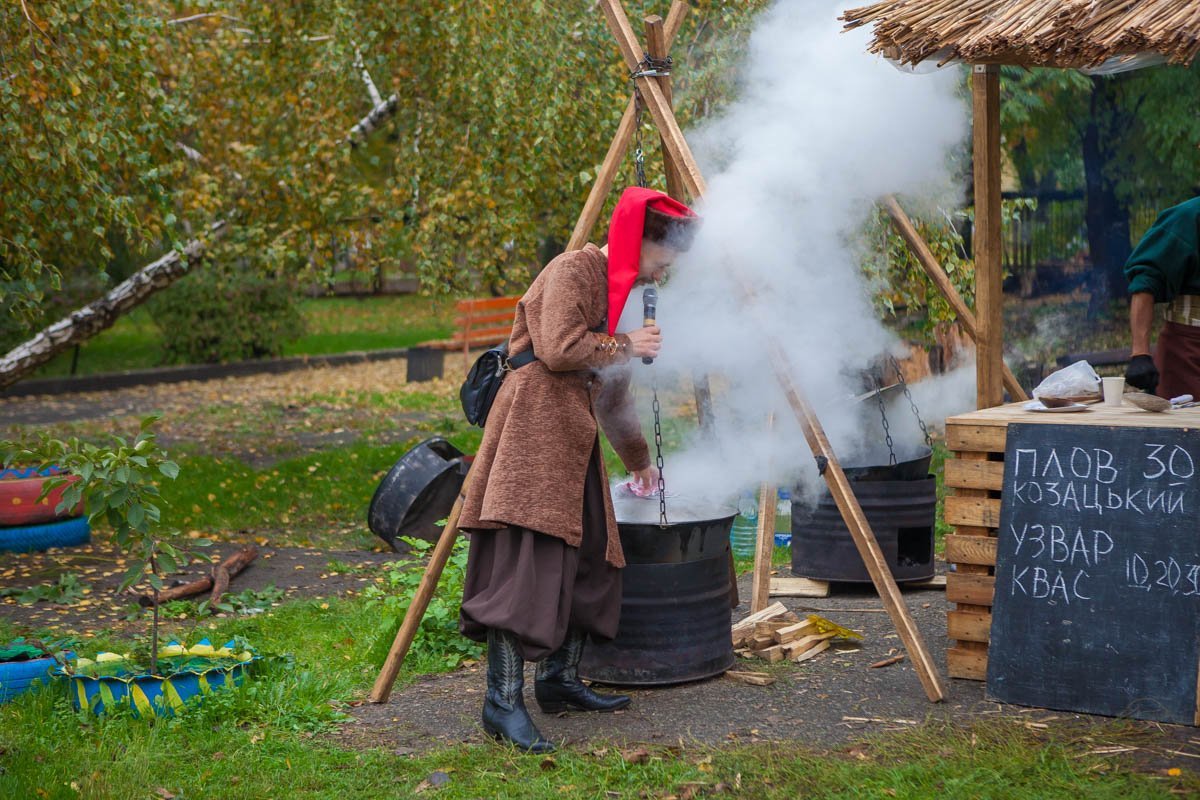 На левобережье Днепра метали ножи и ели «кораблики»: как прошел фестиваль «Лютий фест» 2