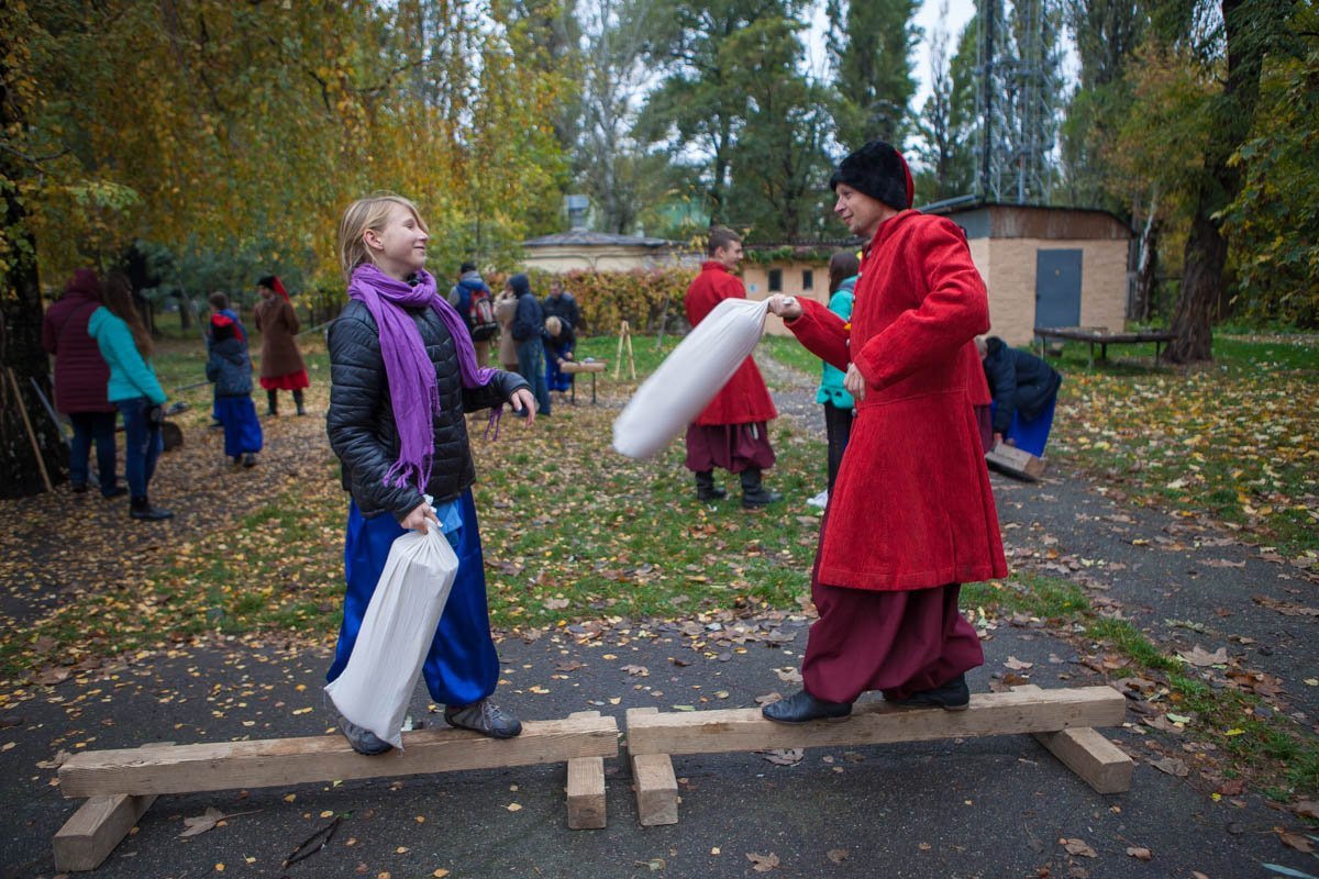 На левобережье Днепра метали ножи и ели «кораблики»: как прошел фестиваль «Лютий фест» 17
