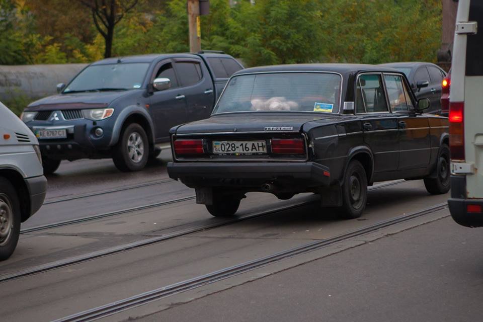 На съезде со Старого моста произошло ДТП: образовалась пробка 2