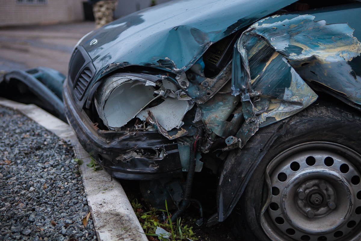 На Набережной возле завода "Олейна" столкнулись фура и Zaz Lanos: образовалась пробка 5