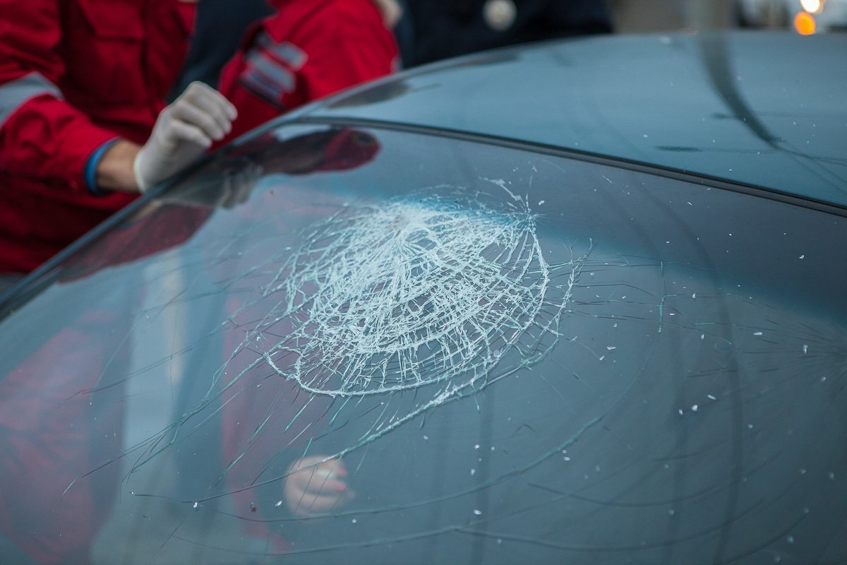 На Набережной возле завода "Олейна" столкнулись фура и Zaz Lanos: образовалась пробка 6