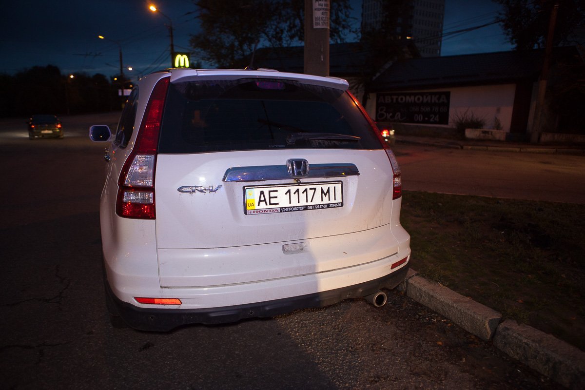 На Слобожанском проспекте полиция задержала машину с нетрезвым подполковником за рулем 2