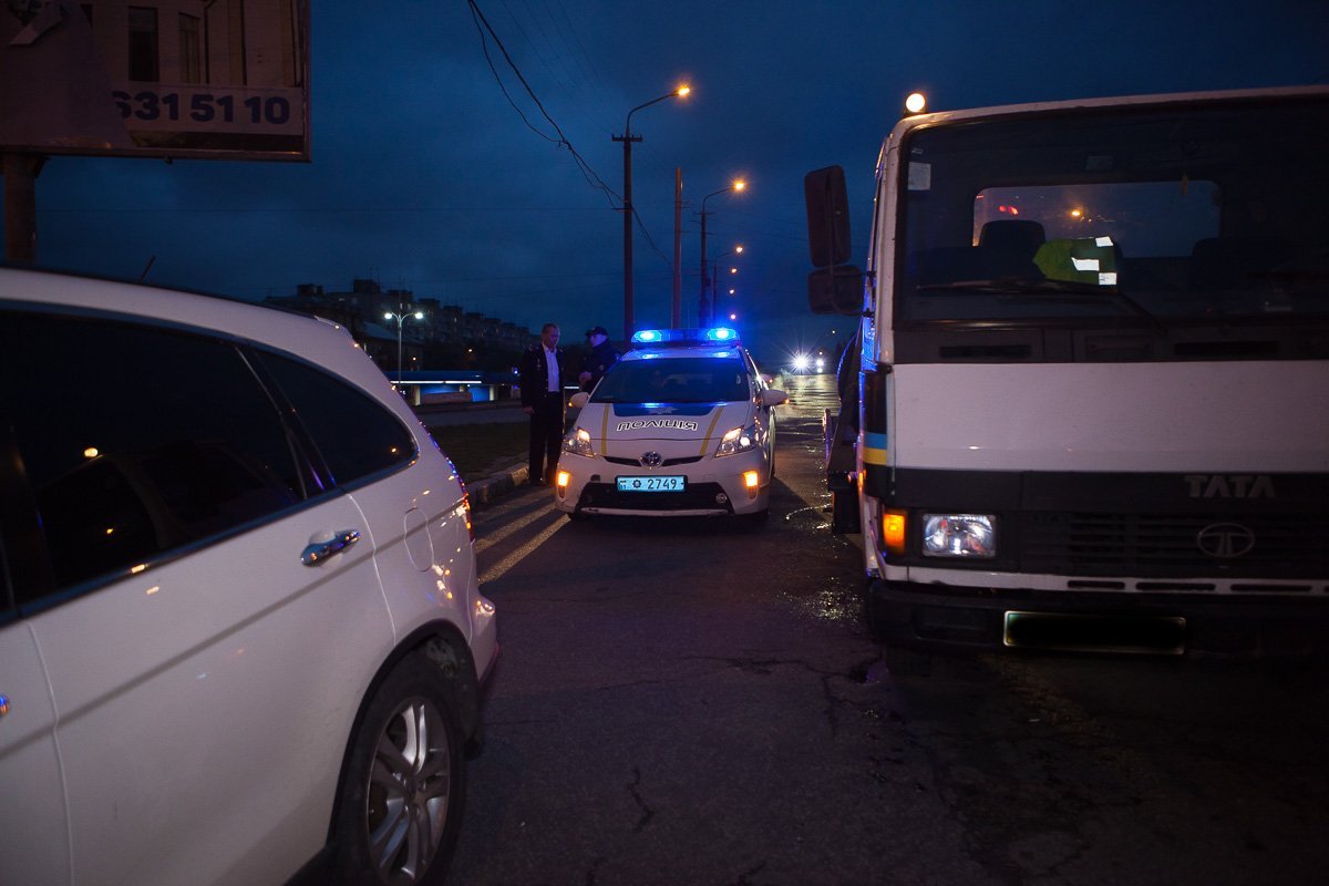 На Слобожанском проспекте полиция задержала машину с нетрезвым подполковником за рулем 3