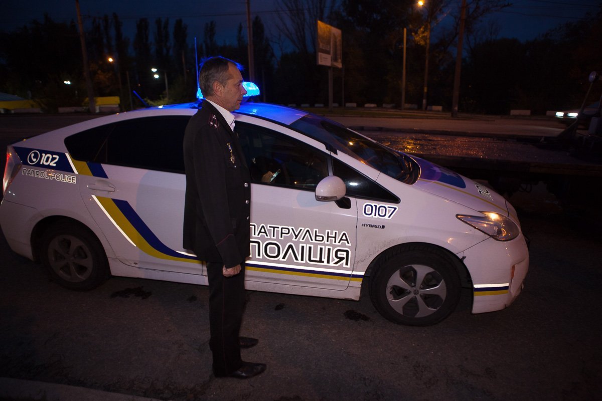 На Слобожанском проспекте полиция задержала машину с нетрезвым подполковником за рулем 4