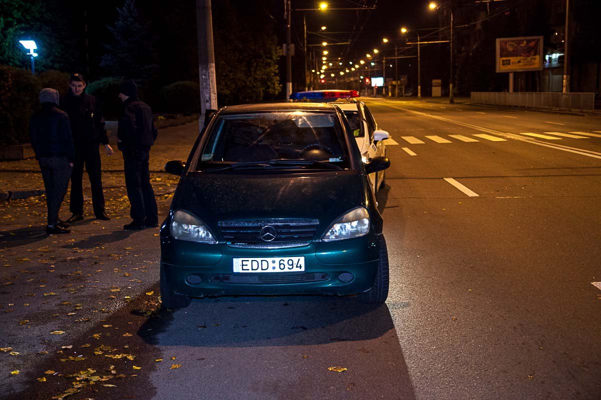 В Днепре задержали мужчин, которые катались по городу "под наркотой" и с пистолетом 1