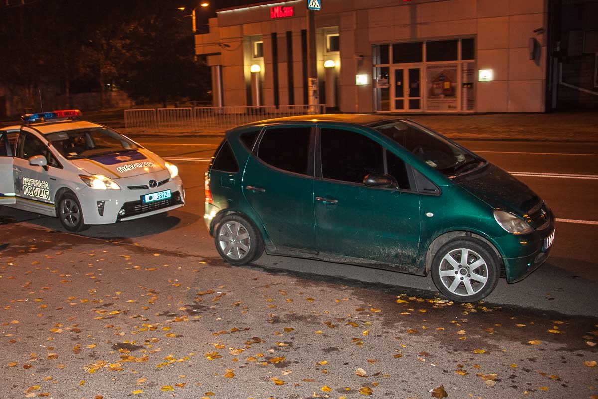 В Днепре задержали мужчин, которые катались по городу "под наркотой" и с пистолетом 2