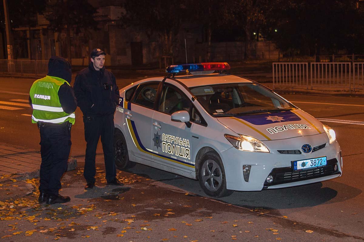 В Днепре задержали мужчин, которые катались по городу "под наркотой" и с пистолетом 3