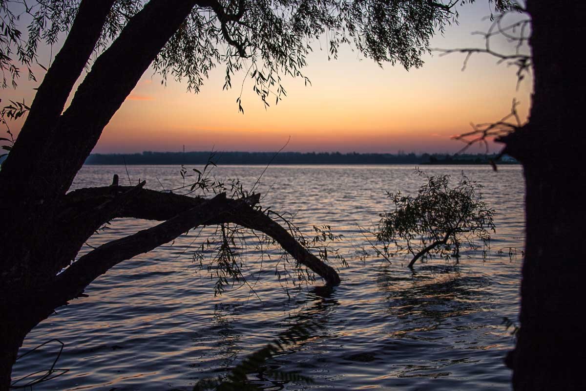 Как проснулся Днепр 23 октября: фото рассвета с косы на Победе 8