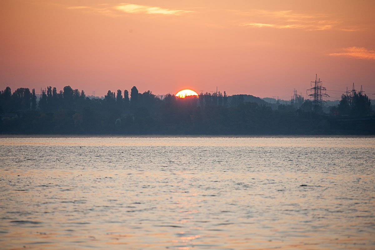 Как проснулся Днепр 23 октября: фото рассвета с косы на Победе 10