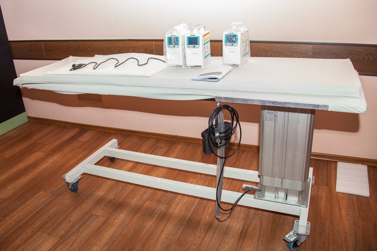 В Днепре медицинскому центру матери и ребенка подарили единственный в области стол-рентген 2