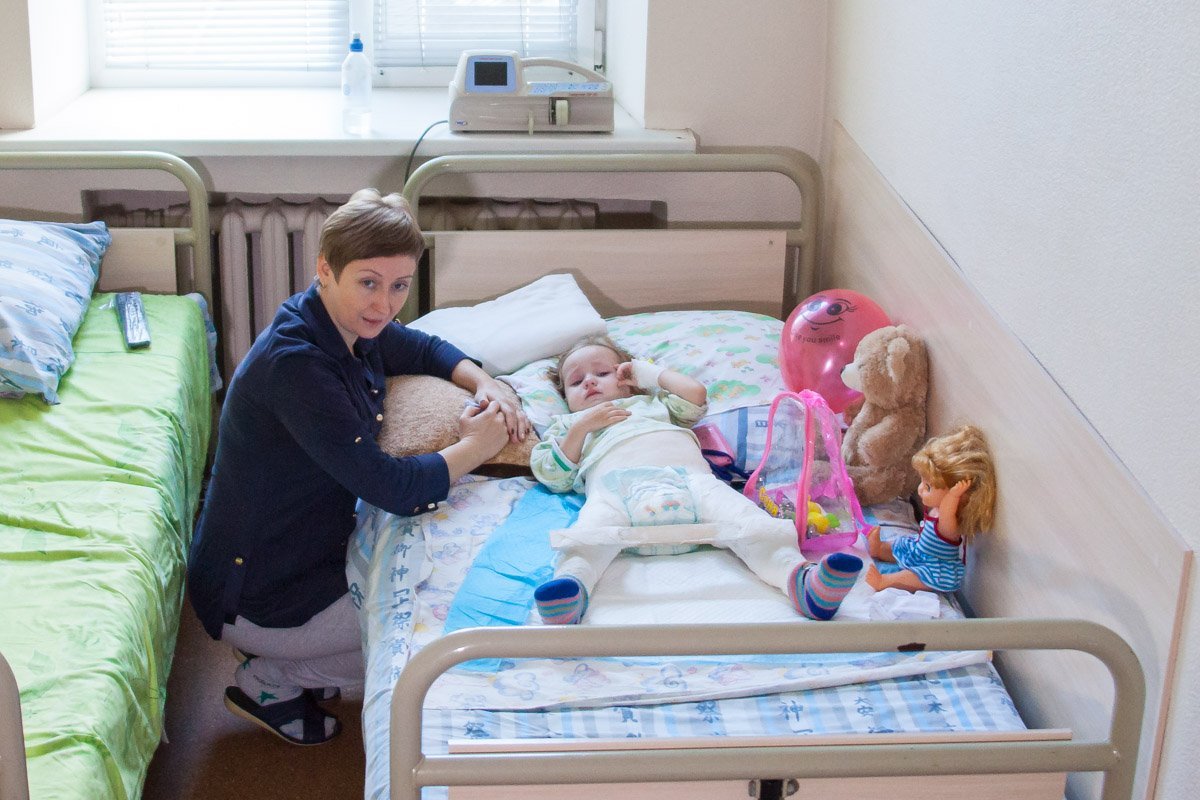 В Днепре медицинскому центру матери и ребенка подарили единственный в области стол-рентген 3