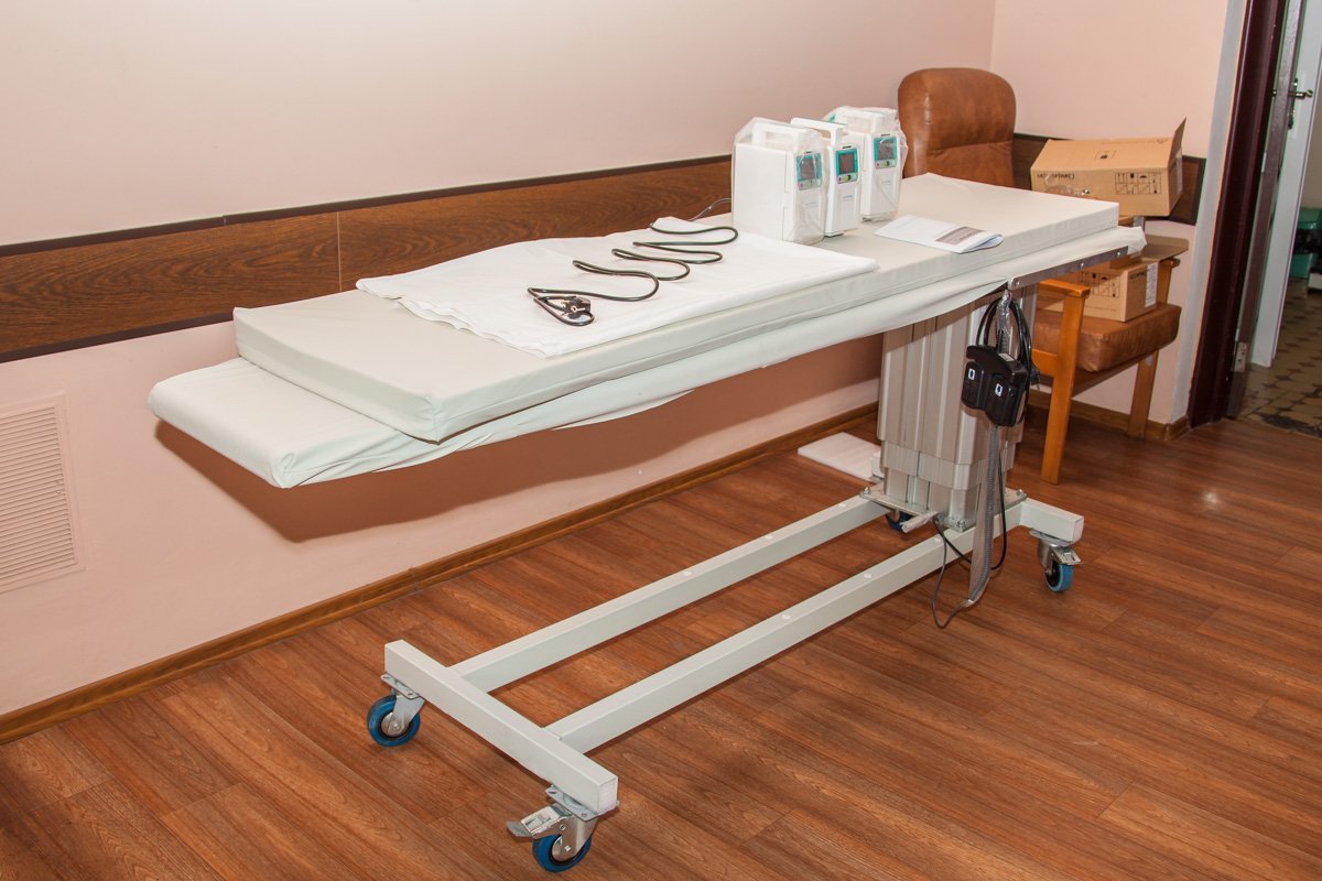 В Днепре медицинскому центру матери и ребенка подарили единственный в области стол-рентген 6