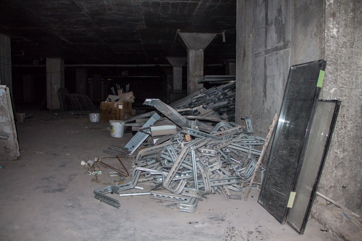 Вторая жизнь долгостроя: в Днепре напротив Театра драмы вновь кипит работа 4