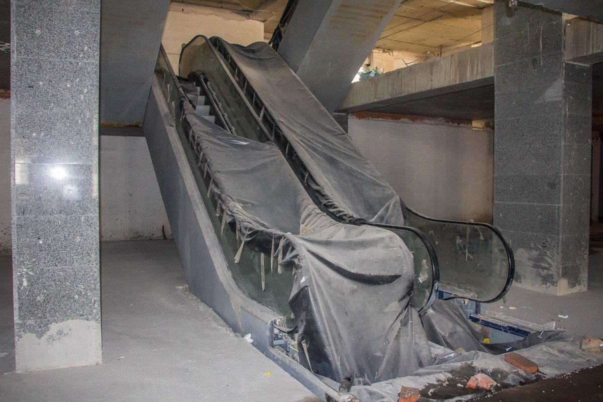 Вторая жизнь долгостроя: в Днепре напротив Театра драмы вновь кипит работа 5