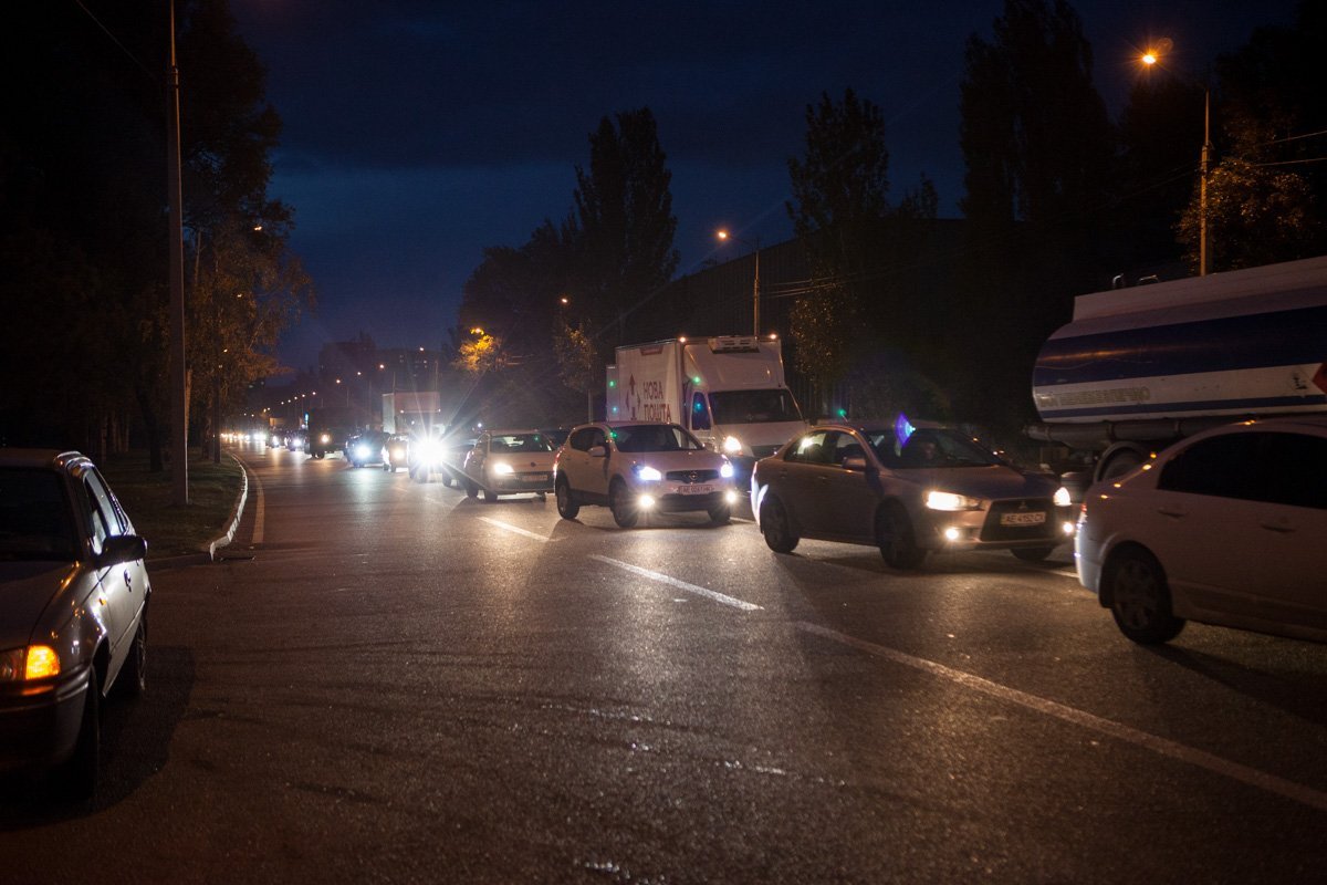 Движение затруднено На Маршала Малиновского столкнулись 4 авто: образовалась пробка 5