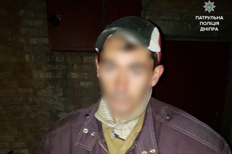 В Приднепровске двое мужчин украли электродвигатель и увезли в инвалидной коляске 2