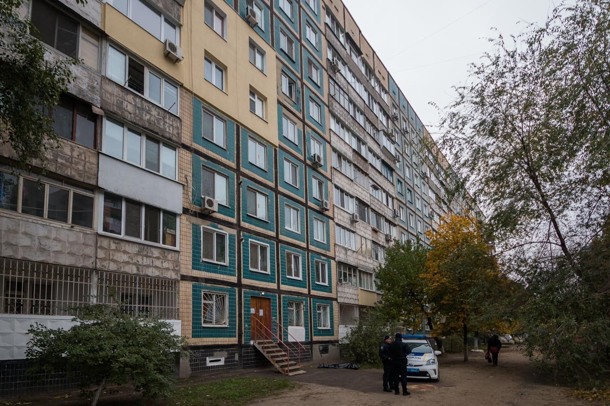 Самоубийство на Большой Диевской: женщина выпрыгнула из окна 2