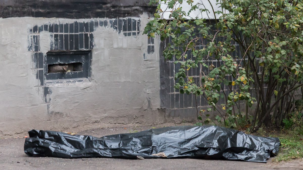 Самоубийство на Большой Диевской: женщина выпрыгнула из окна 3