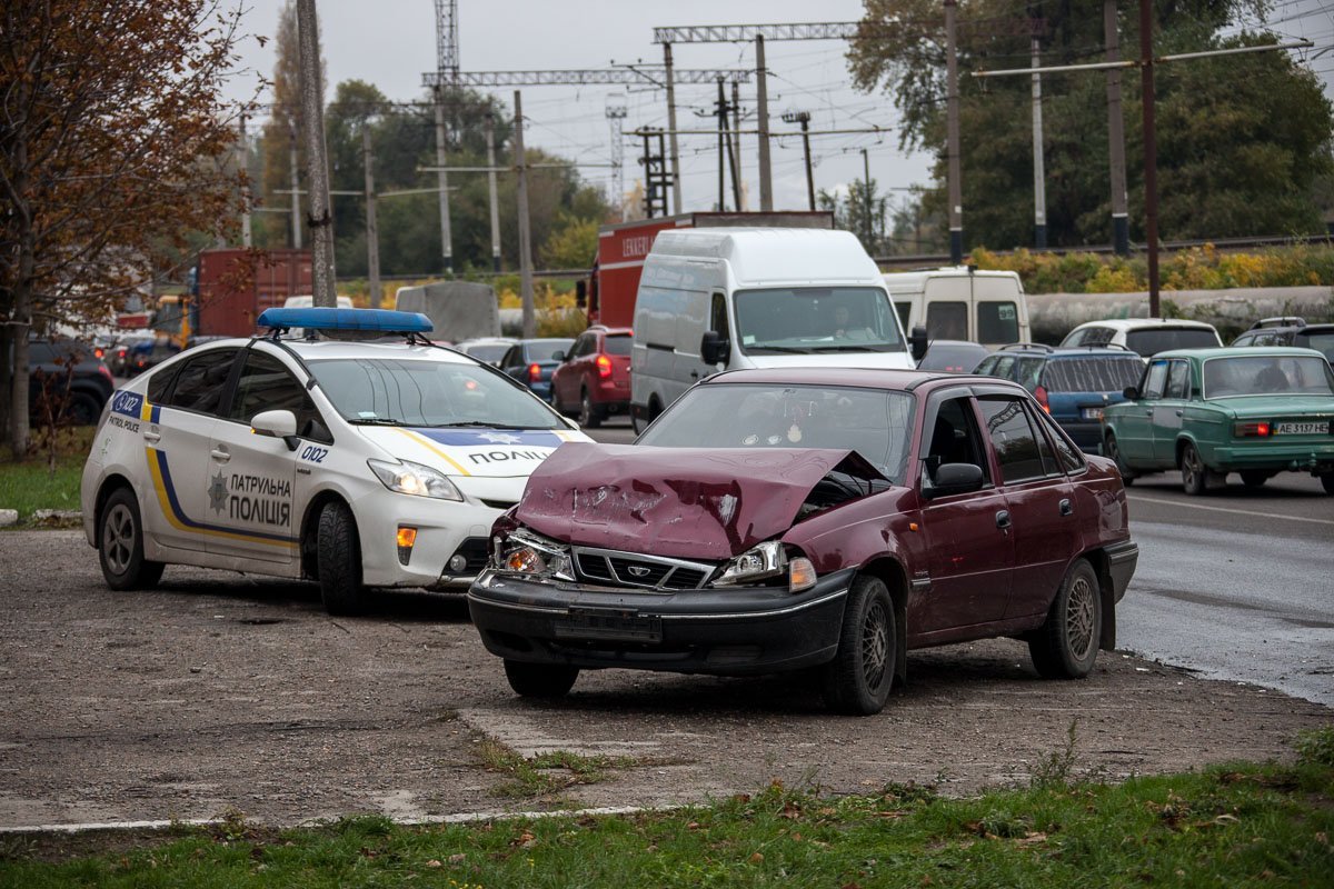 На месте работает патрульная полиция На Каруны столкнулись Daewoo и машрутка № 23 5