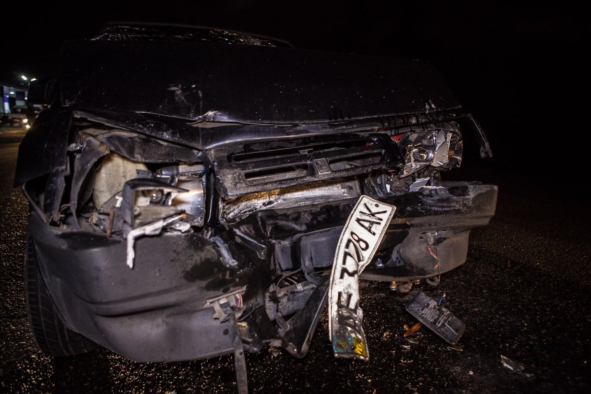 На Криворожском шоссе столкнулись Lada и Fiat: пострадал мужчина 3