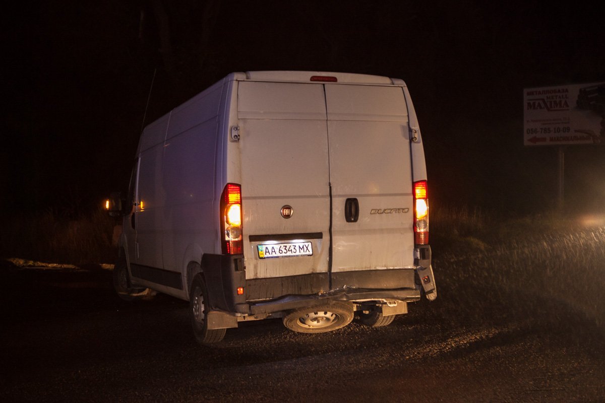 На Криворожском шоссе столкнулись Lada и Fiat: пострадал мужчина 6