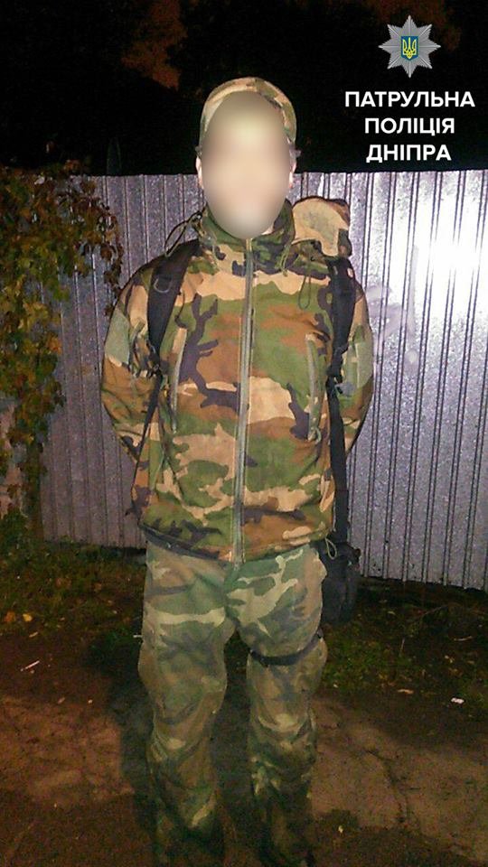 В Днепре полиция "на горячем" задержала вора кабеля 1