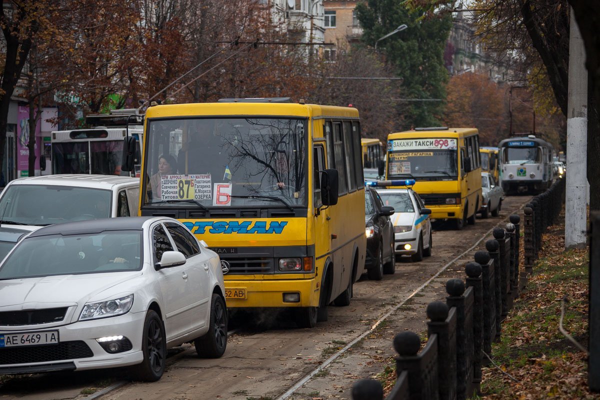 На Шмидта столкнулись трамвай, Honda и «Жигули»: образовалась пробка 3