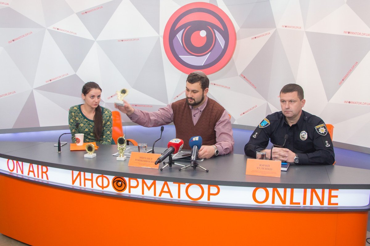 Ко Дню автомобилиста: кому — "лысая покрышка", а кому — огромный торт 1