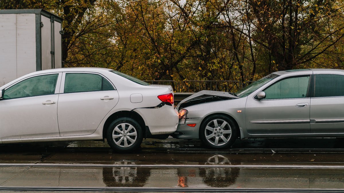 На Старом мосту столкнулись четыре автомобиля: образовалась пробка 1