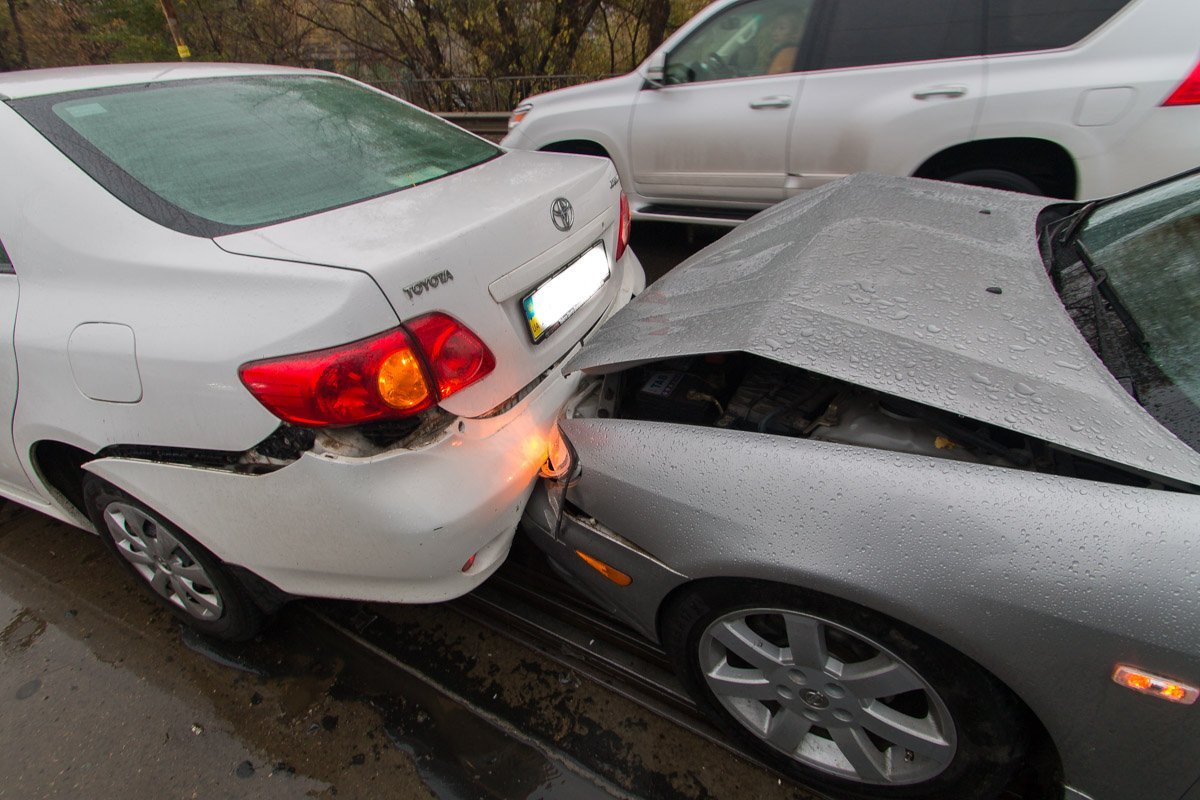 На Старом мосту столкнулись четыре автомобиля: образовалась пробка 3