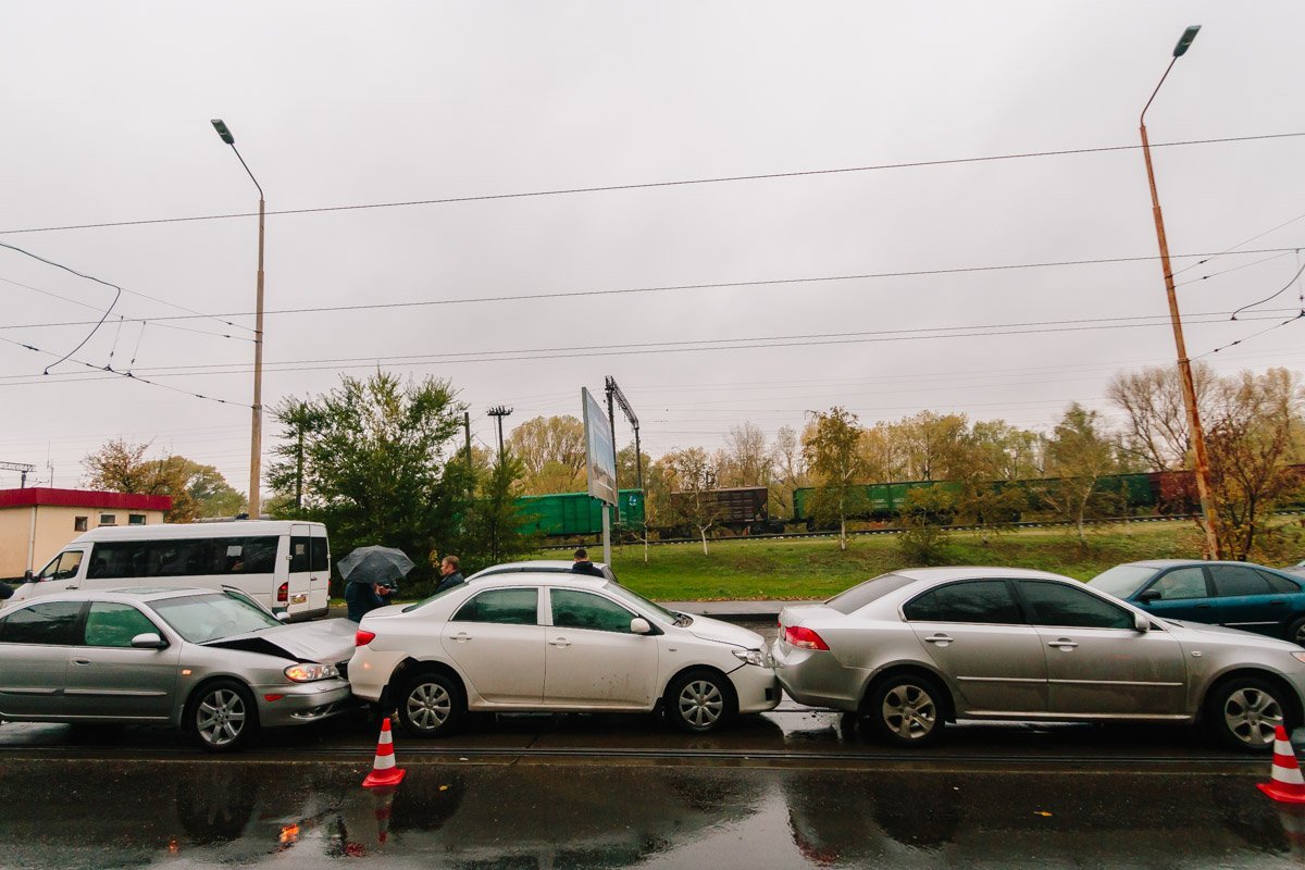 На Старом мосту столкнулись четыре автомобиля: образовалась пробка 4