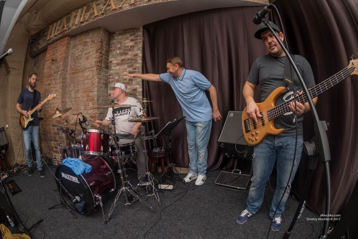 В Днепр с бесплатным концертом приехали Тартак и немецкая группа Die Sonne 5