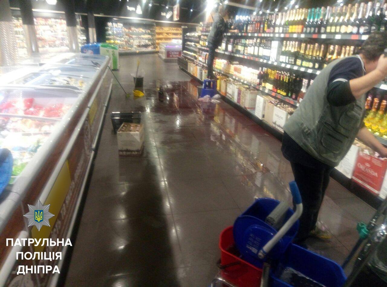 В Днепре 36-летний мужчина разбил алкоголя более чем на 2 тысячи гривен 2