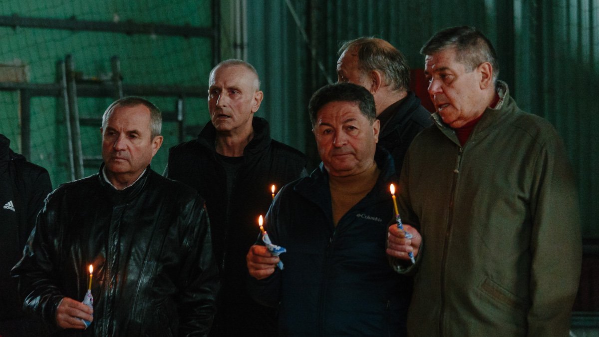 В здании футбольной академии попрощались с легендарным форвардом ФК "Днепр" 2