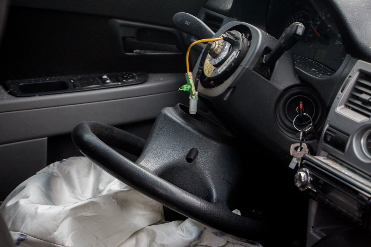 На Игрени Lada Priora столкнулась с фурой: пострадали двое мужчин 3