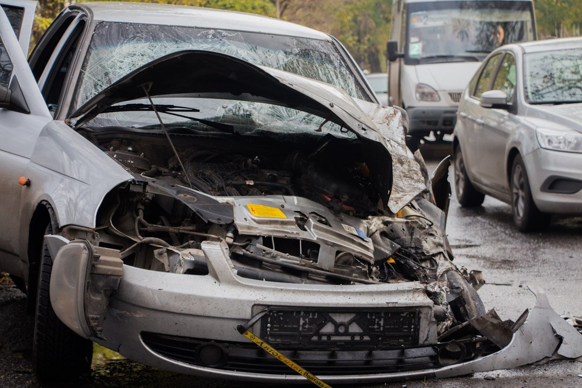 На Игрени Lada Priora столкнулась с фурой: пострадали двое мужчин 4