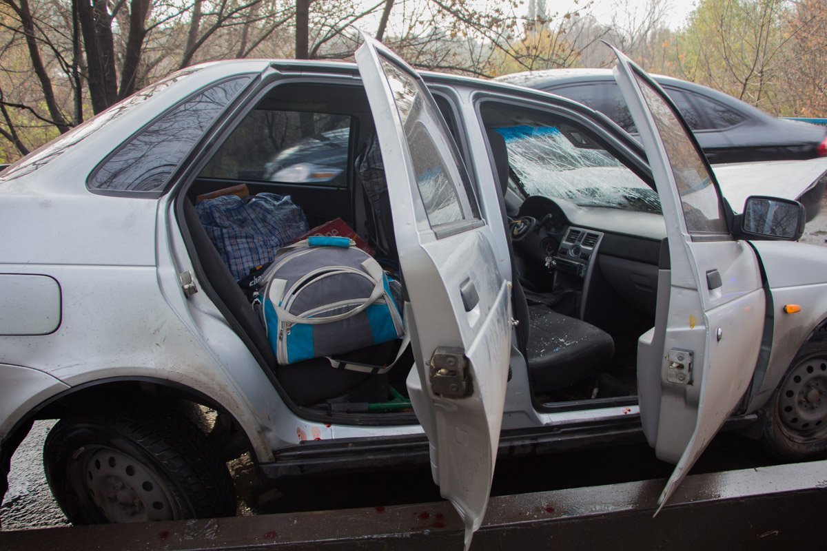 На Игрени Lada Priora столкнулась с фурой: пострадали двое мужчин 5