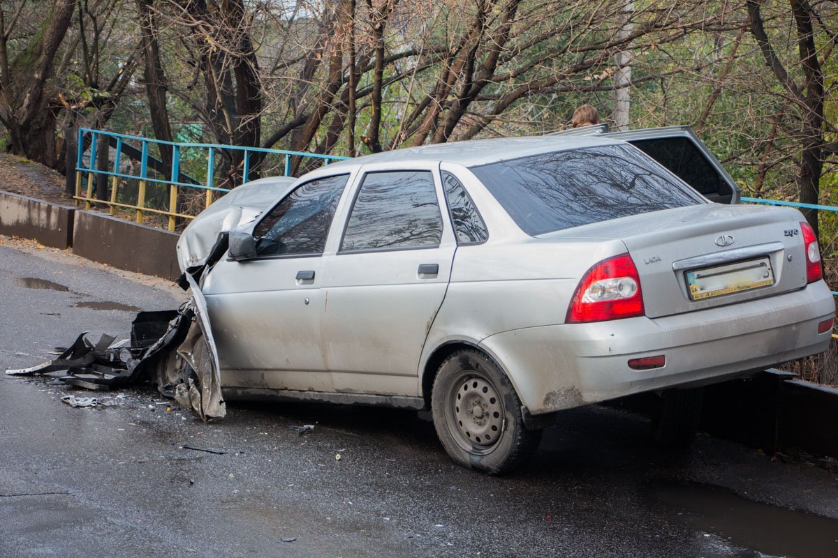 На Игрени Lada Priora столкнулась с фурой: пострадали двое мужчин 7