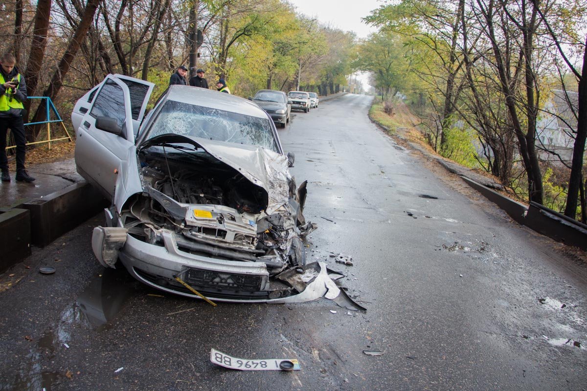 На Игрени Lada Priora столкнулась с фурой: пострадали двое мужчин 8