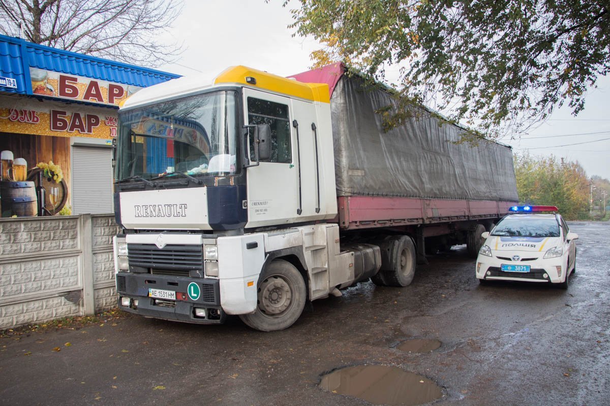 На Игрени Lada Priora столкнулась с фурой: пострадали двое мужчин 10