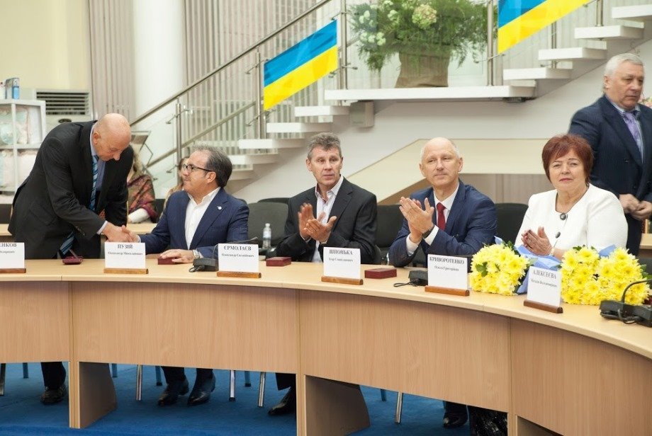 У ДніпроОДА вручили держнагороди 23 мешканцям області 3