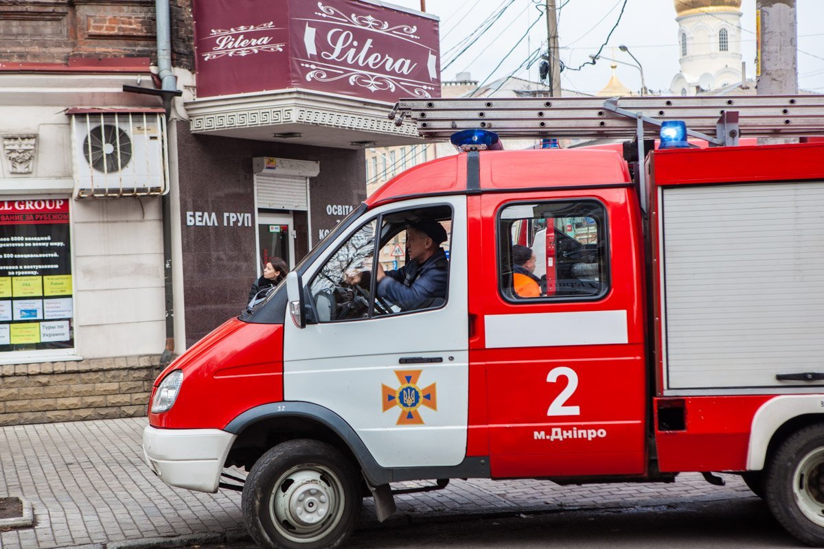 На Троицкой горела крыша жилого дома 3