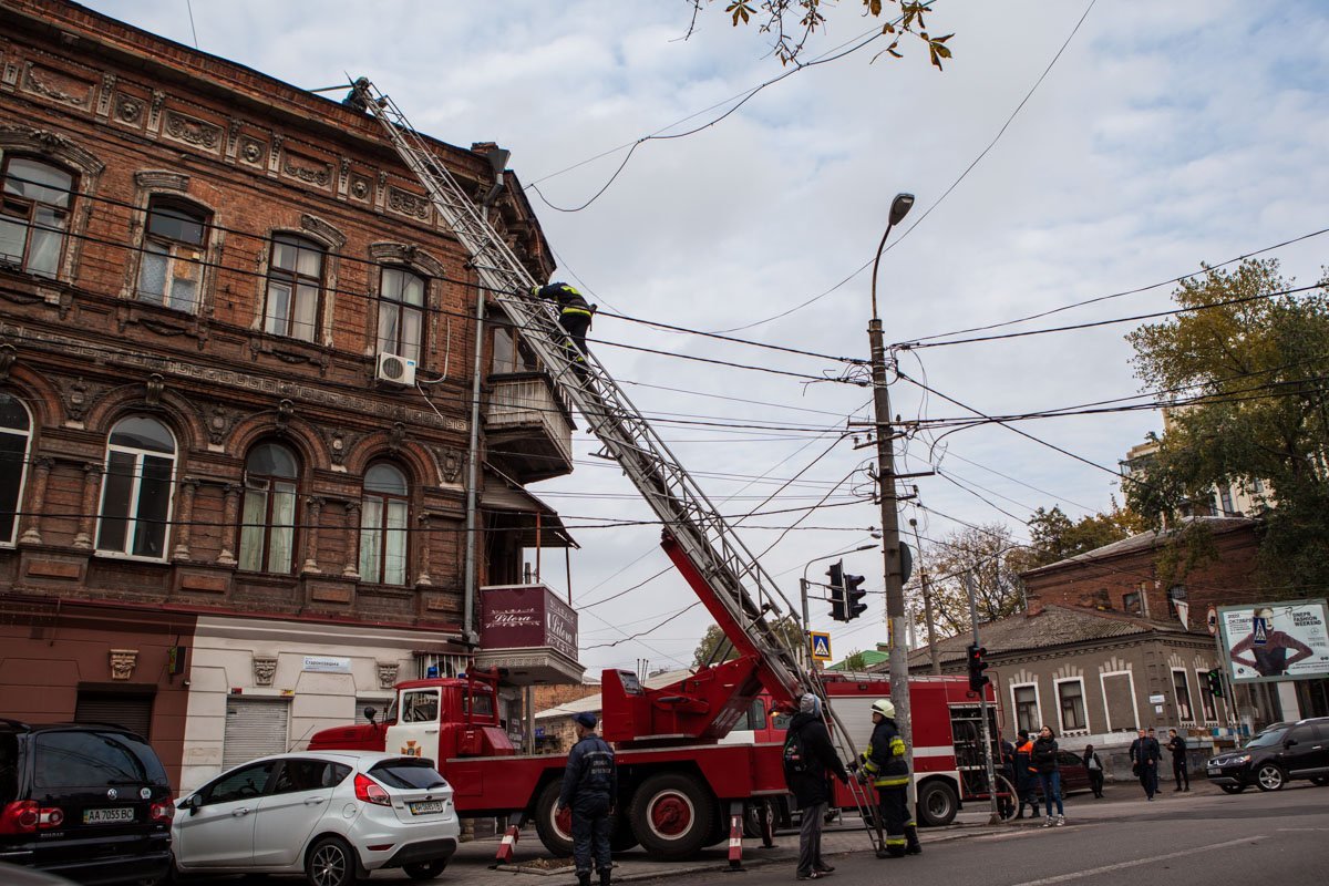 На Троицкой горела крыша жилого дома 7