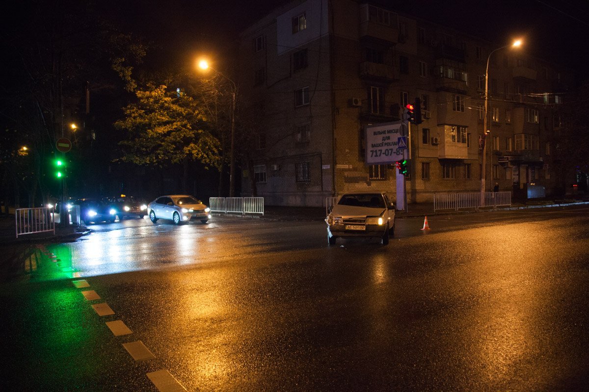 ДТП на Сичеславской Набережной: столкнулись ВАЗ и Renault 4