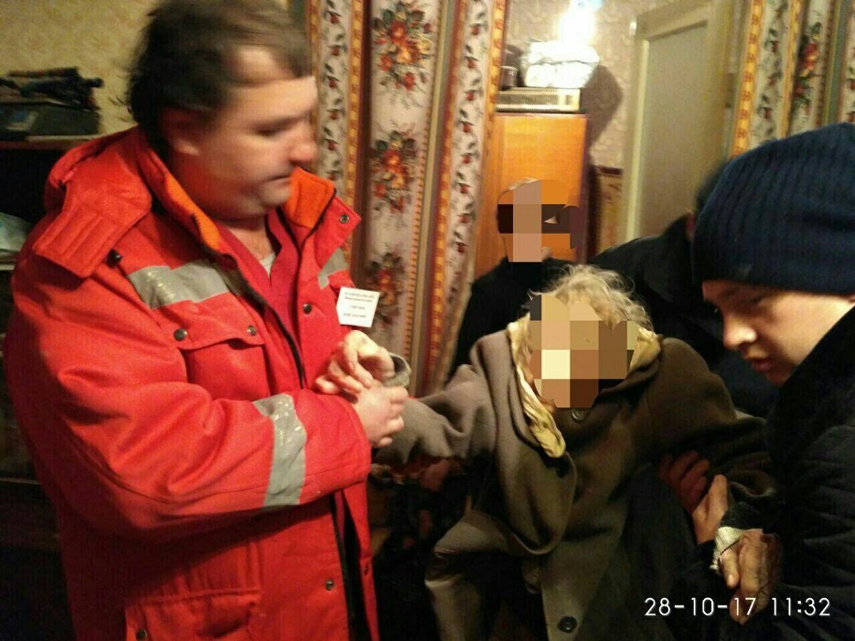 На Криворожской полиция и спасатели помогли 89-летней женщине 2