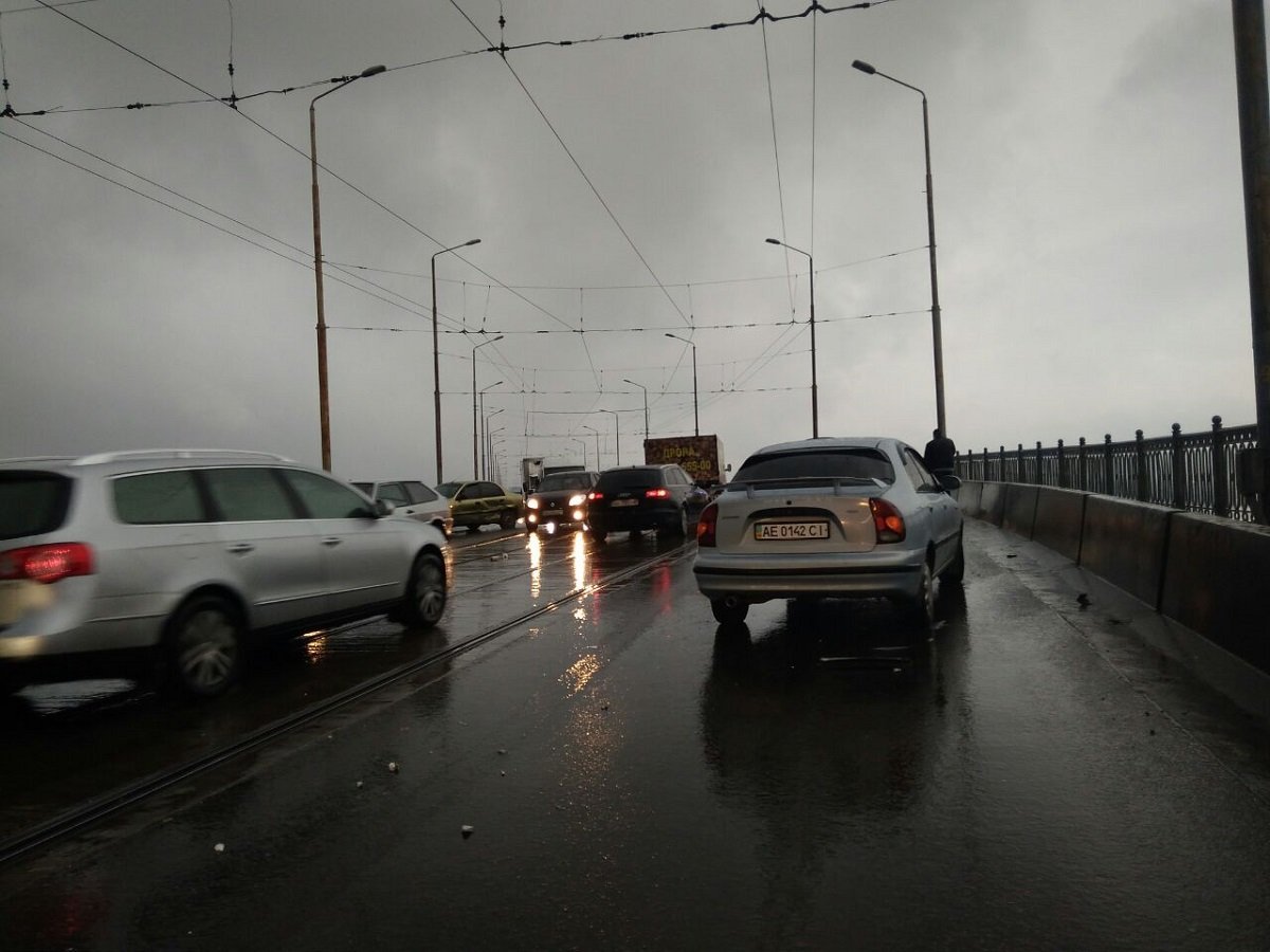 ДТП на Старом мосту: столкнулись 5 автомобилей 2