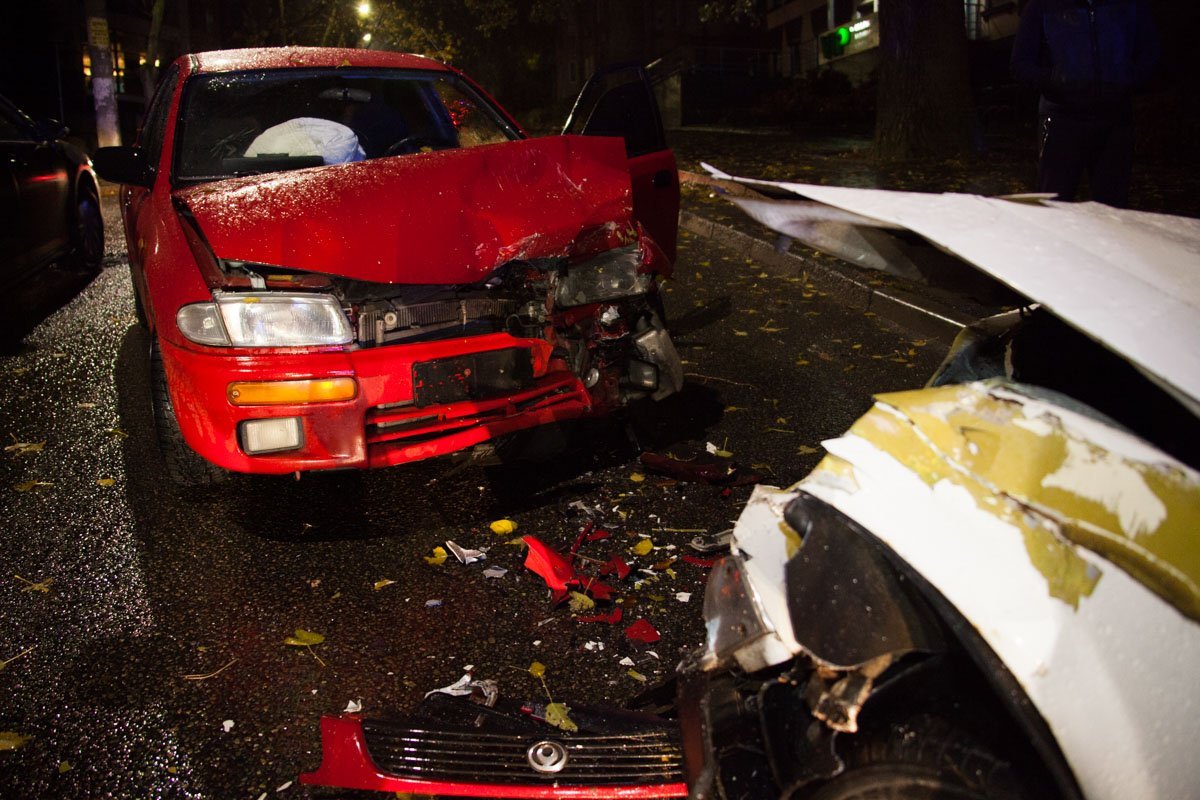 ДТП с пострадавшим в центре Днепра: столкнулись Toyota и Mazda 7