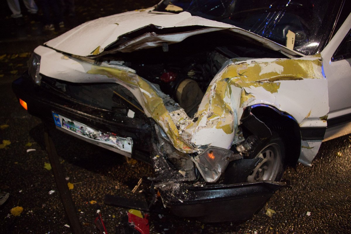 ДТП с пострадавшим в центре Днепра: столкнулись Toyota и Mazda 9