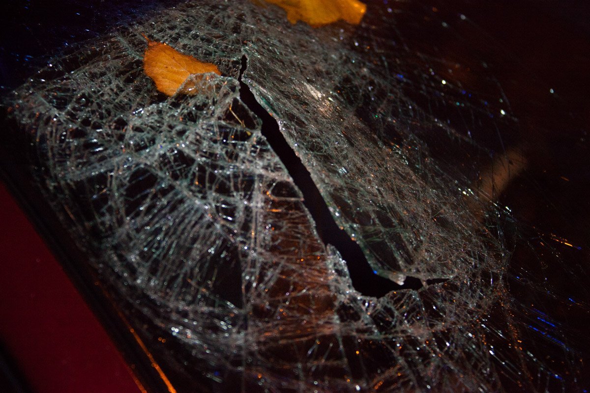 На Калиновой возле АТБ столкнулись три машины: пострадали двое мужчин 5